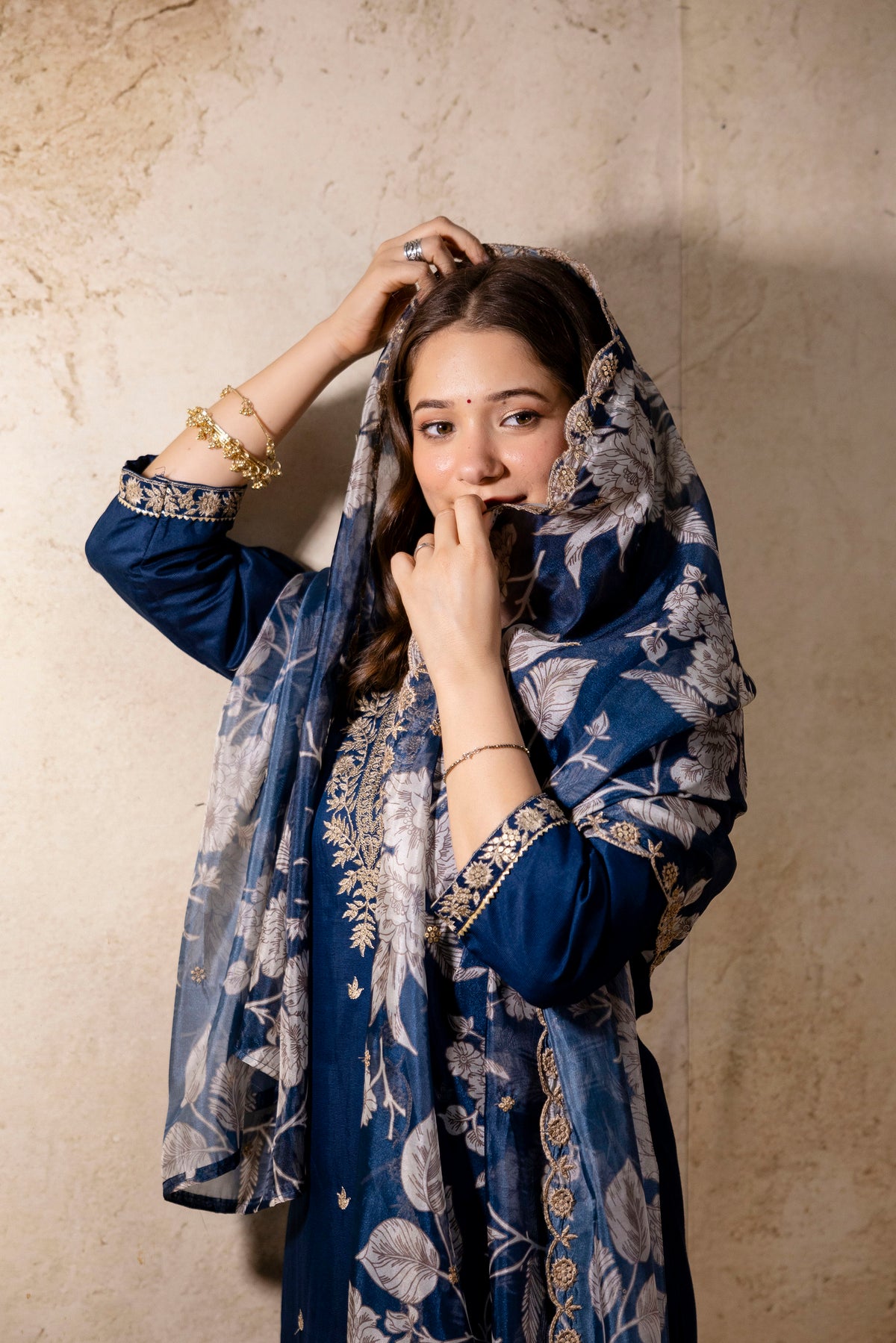 Women’s Roman embroidry Kurta Pant Set with V-Neck Detail & Tebby Digital Printed with embroidry Dupattaa